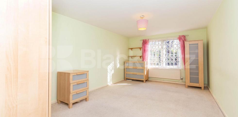			GARDEN FLAT!, 1 Bedroom, 1 bath, 1 reception Flat			 Barker Drive, Camden